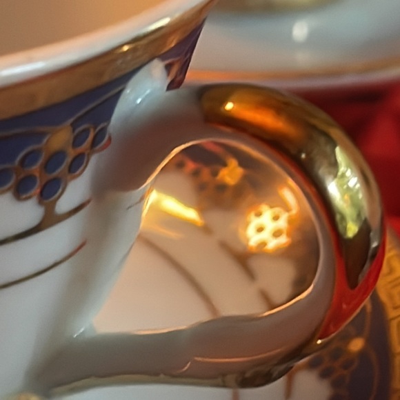 BEAUTIFUL VINTAGE D’LUSSO DEMITASSE TEACUPS AND SAUCERS - Picture 2 of 11